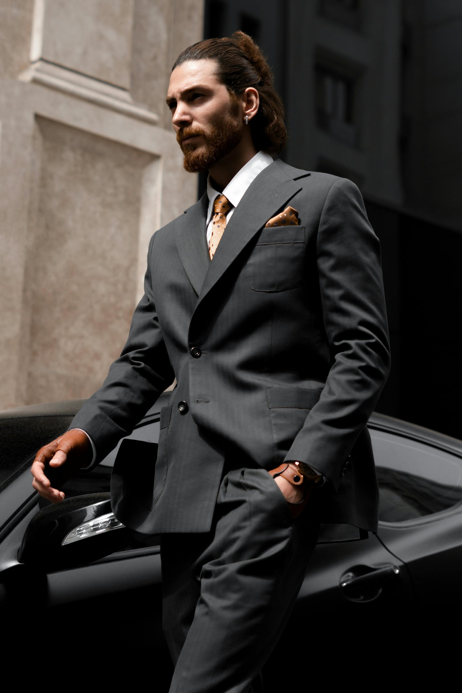 UNIQMOI's Men's Suits: Where Elegance Meets Precision