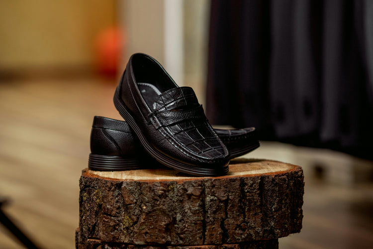 UNIQMOI Men's Casual Shoes: Relaxed Elegance