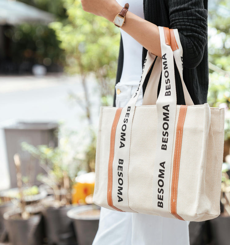 UNIQMOI's Tote Bags: The Epitome of Elegance and Versatility