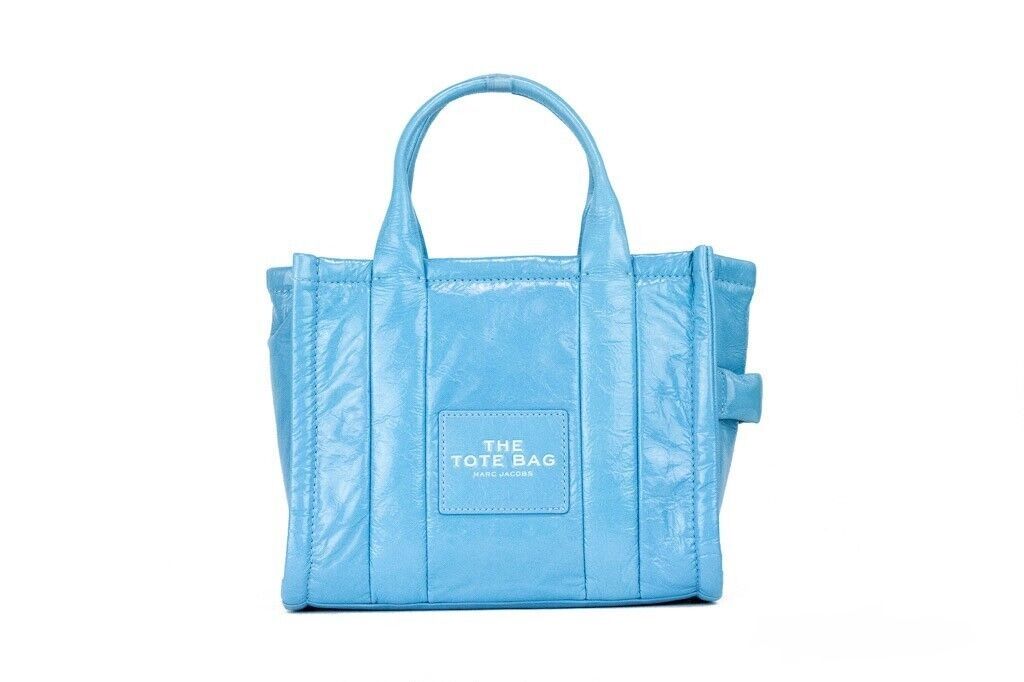 Το γυαλιστερό Crinkle Mini Tote Air Blue δερμάτινο τσαντάκι χιαστί