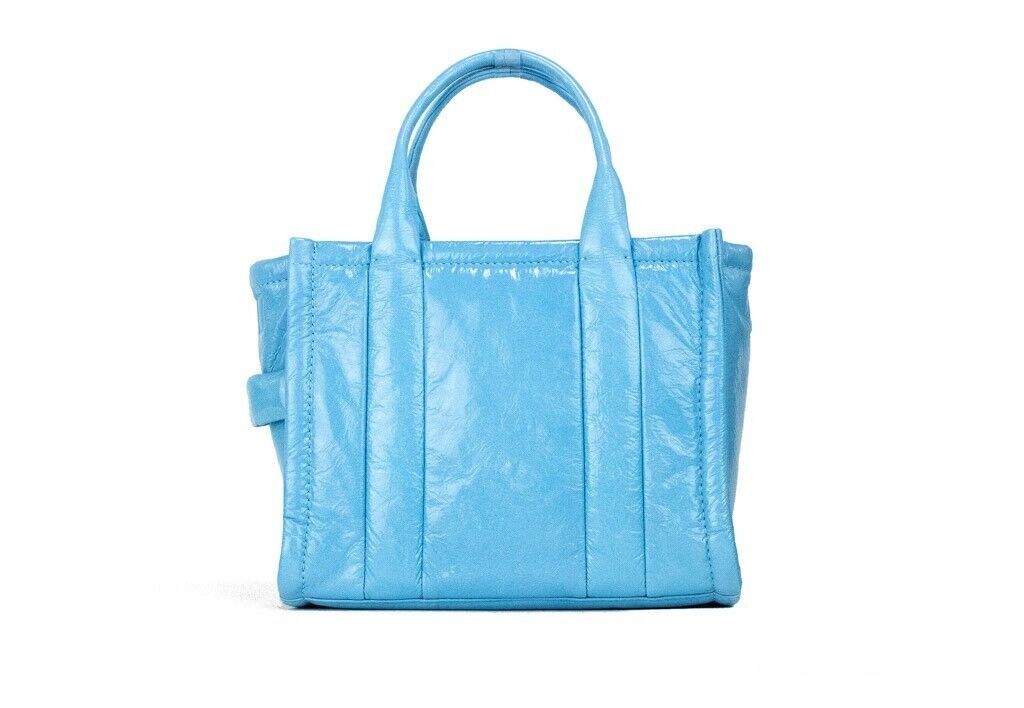 Το γυαλιστερό Crinkle Mini Tote Air Blue δερμάτινο τσαντάκι χιαστί